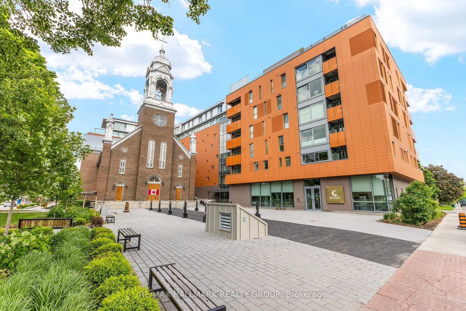 Property Photo:  135 Barrette Street 207  ON K1L 7Z9 