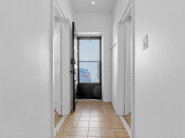 Property Photo:  5 Clinton Place Main  ON M6G 1J8 