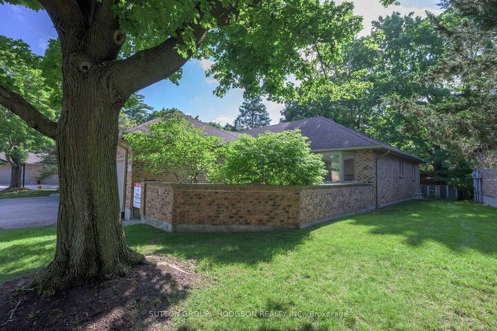 Property Photo:  1443 Commissioners Road W 5  ON N6K 1E2 