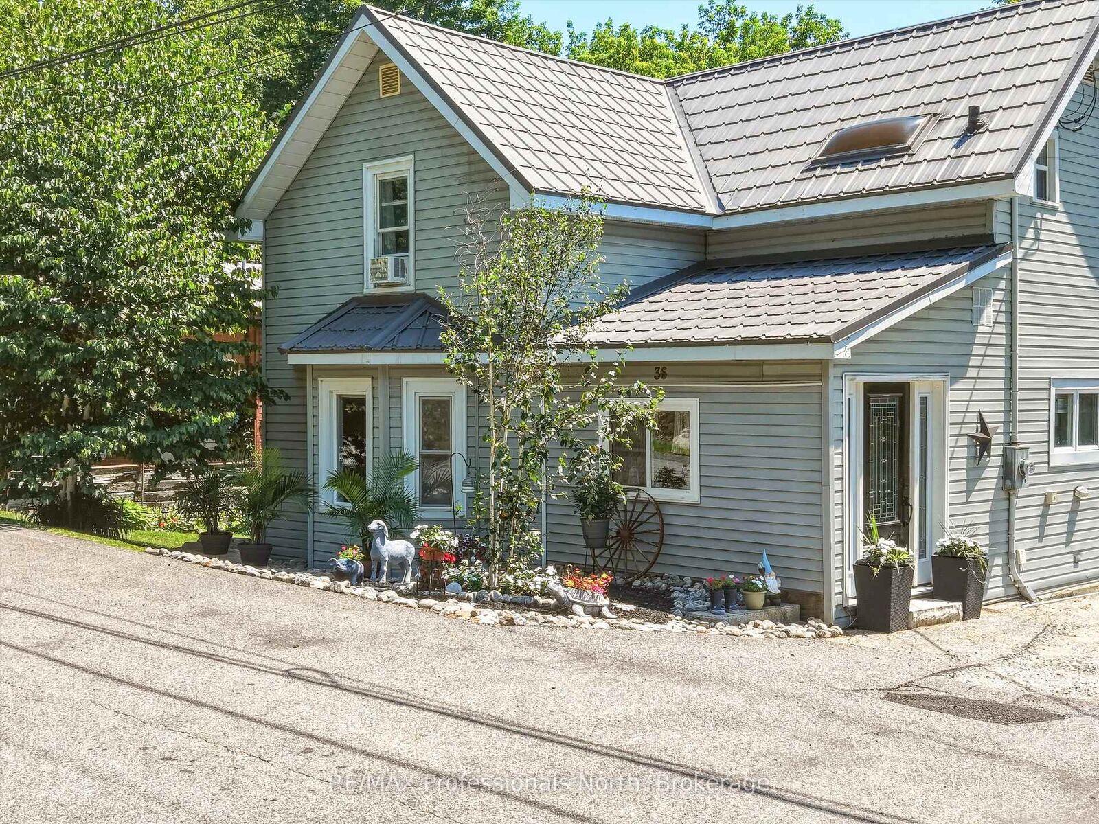 Property Photo: 36 Edward Street ON P1L 1H5