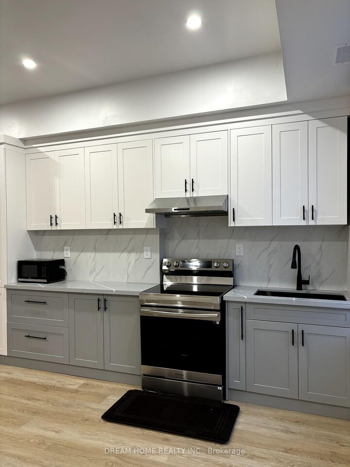 Property Photo: 337 Mutual Street 302 ON M4Y 1X6
