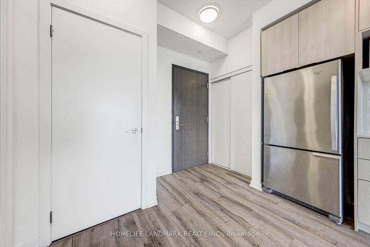 Property Photo: 52 Forest Manor Road 1011 ON M2J 0E2