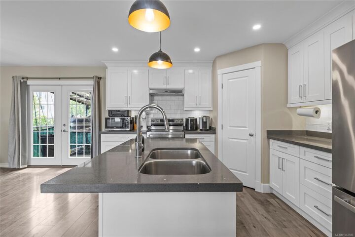 Property Photo: 541 Lori Pl BC V9R 0H8