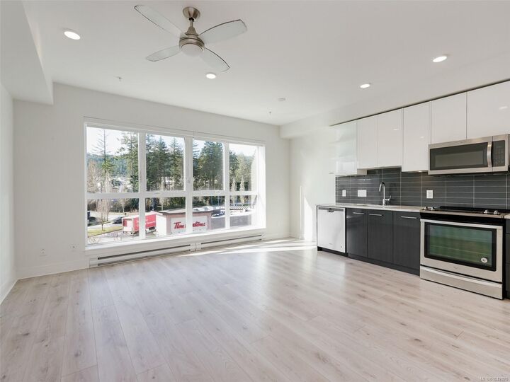 Property Photo: 1311 Lakepoint Way #407 BC V9B 0S7