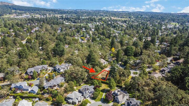 929 Woodhall Lane — photo 1