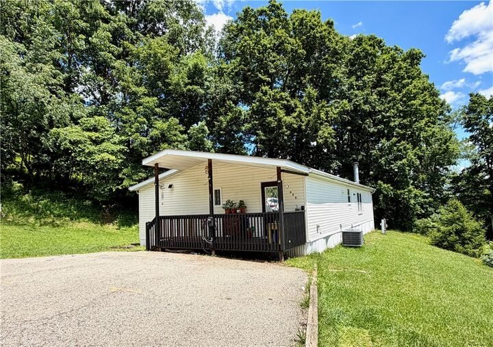 Property Photo: 820 Maple Ct PA 16066