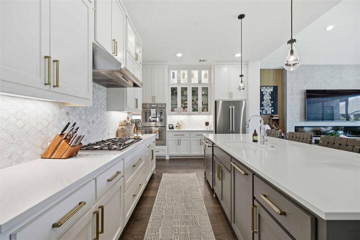 Property Photo: 414 Sitlington Lane TX 78738