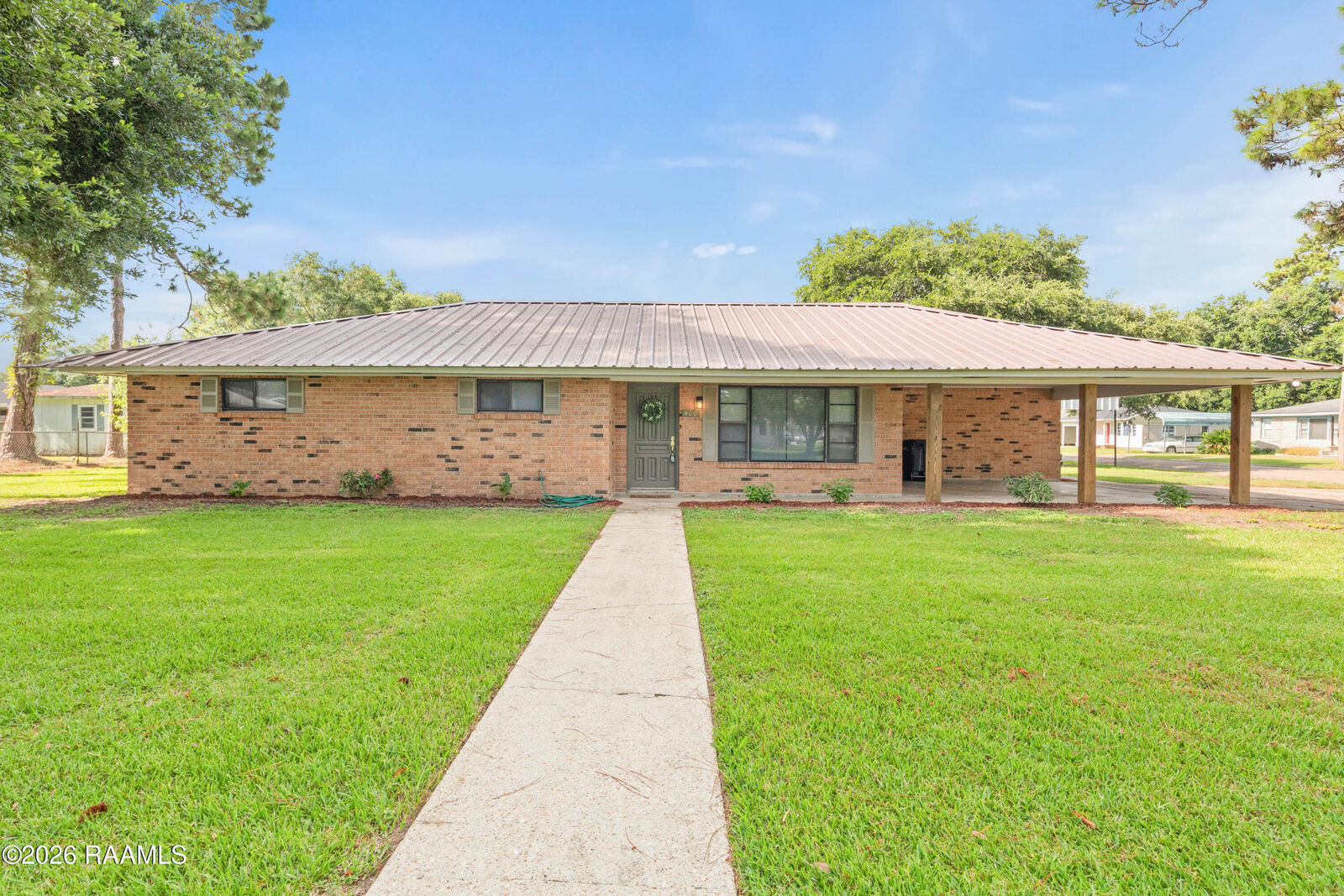 Property Photo: 400 E Santa Clara Street LA 70563