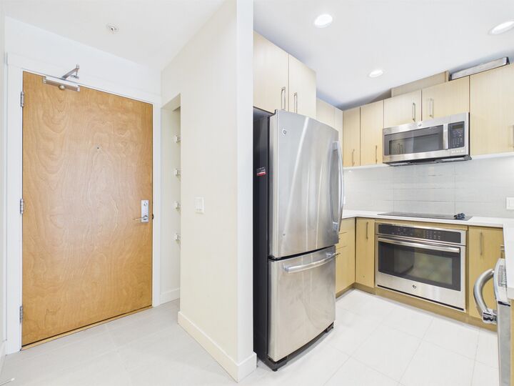 Property Photo: 5981 Gray Avenue 605 BC V6S 0G1