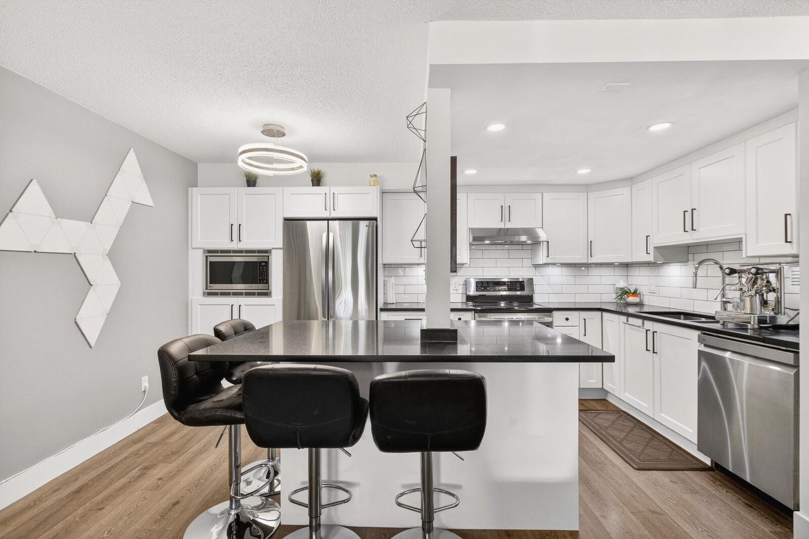 Property Photo:  812 Milton Street 202  BC V3M 1N2 