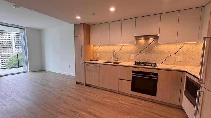 Property Photo: 2135 Springer Avenue 16xx BC V5B 0C1