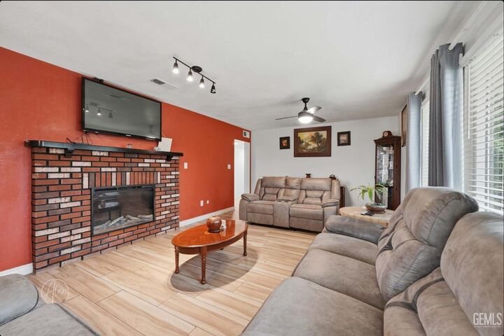 Property Photo: 253 E McKee Road CA 93307