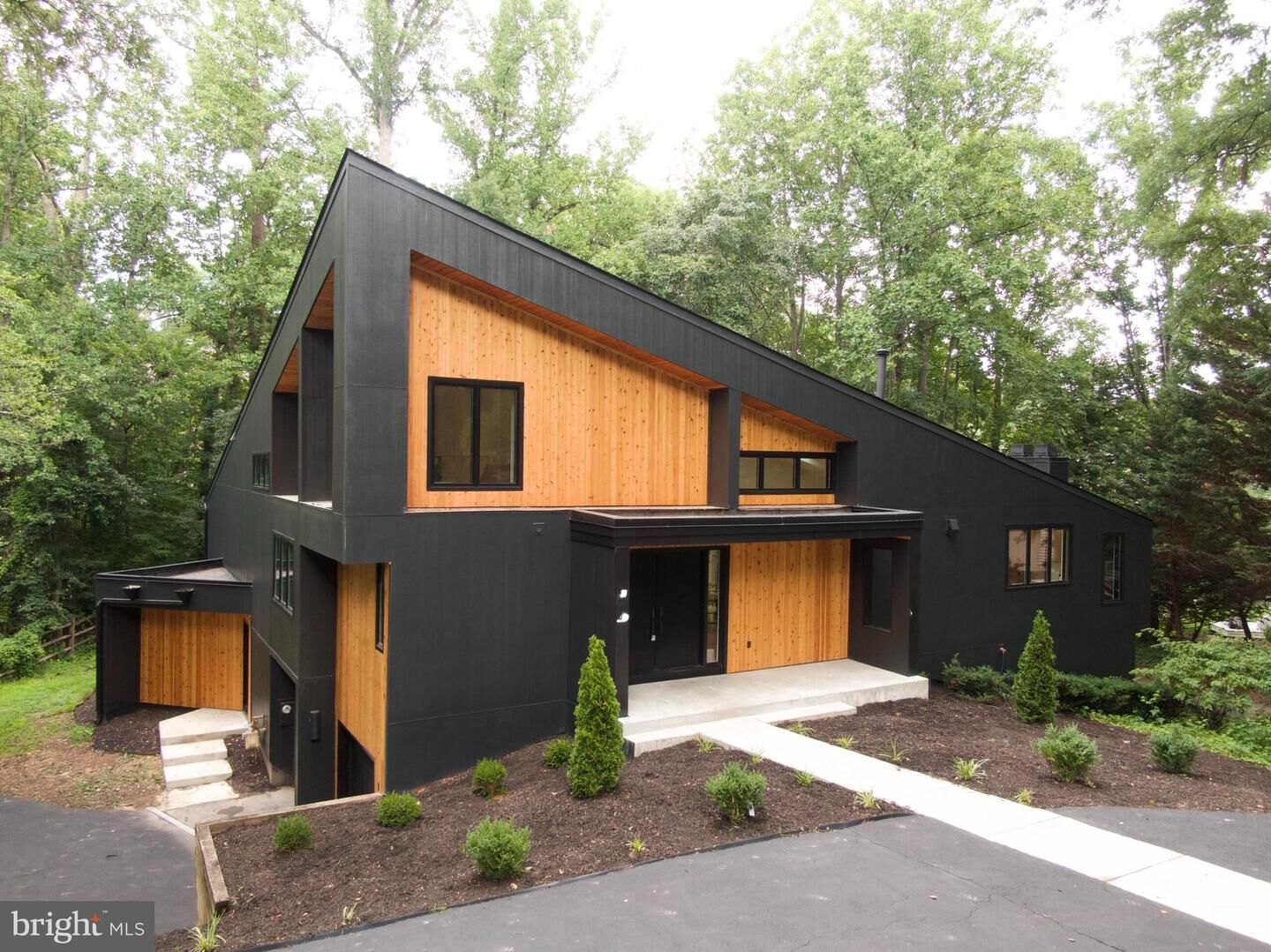 Property Photo: 11582 Greenwich Point Road VA 20194
