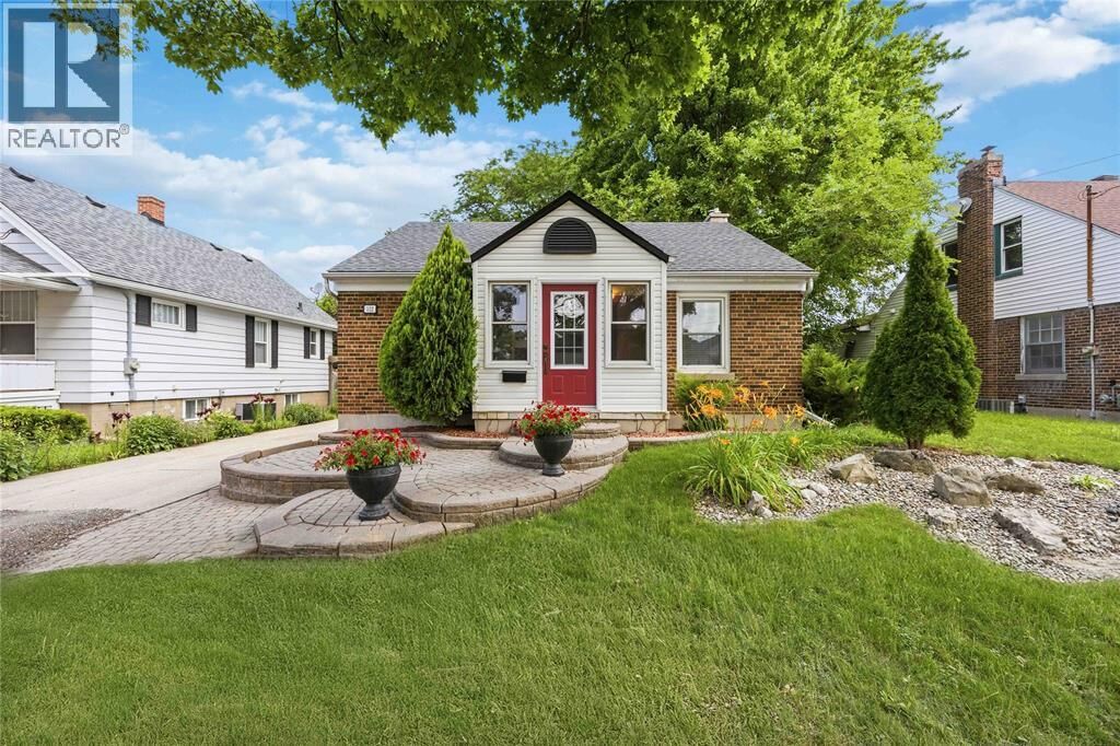 Property Photo:  322 Cobden Street  ON N7T 4A3 