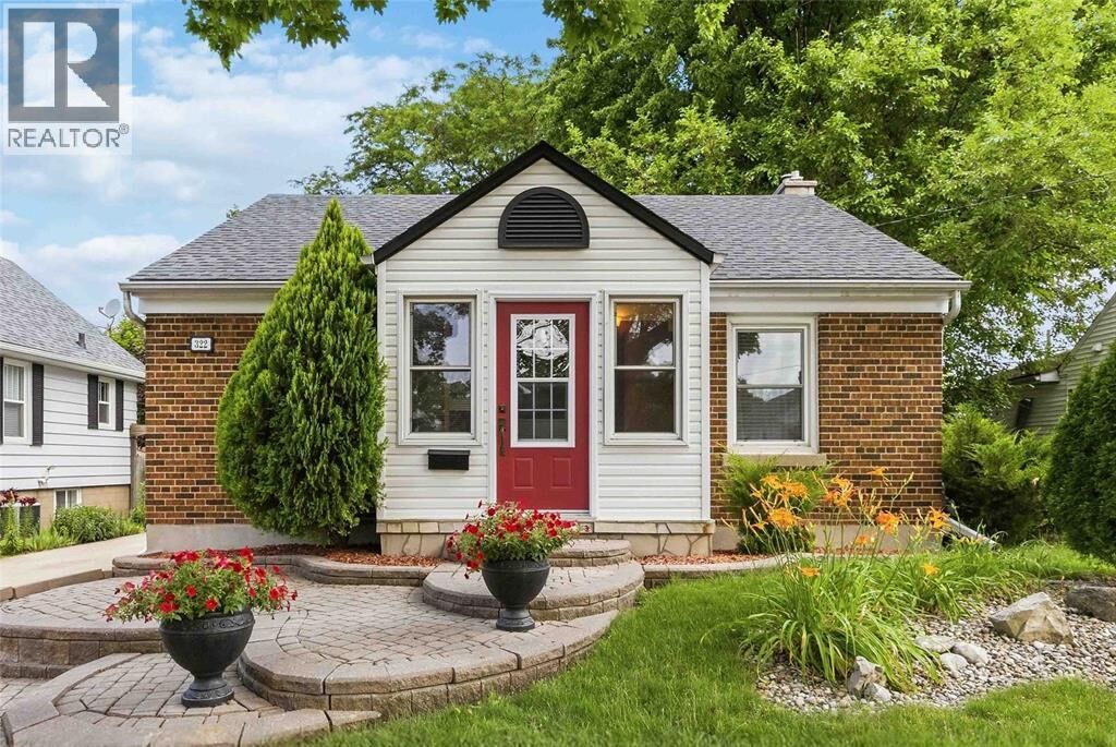 Photo de la propriété:  322 Cobden Street  ON N7T 4A3 