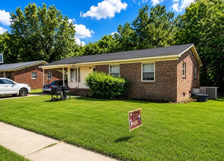 Property Photo:  215 Huggins St  SC 29571 