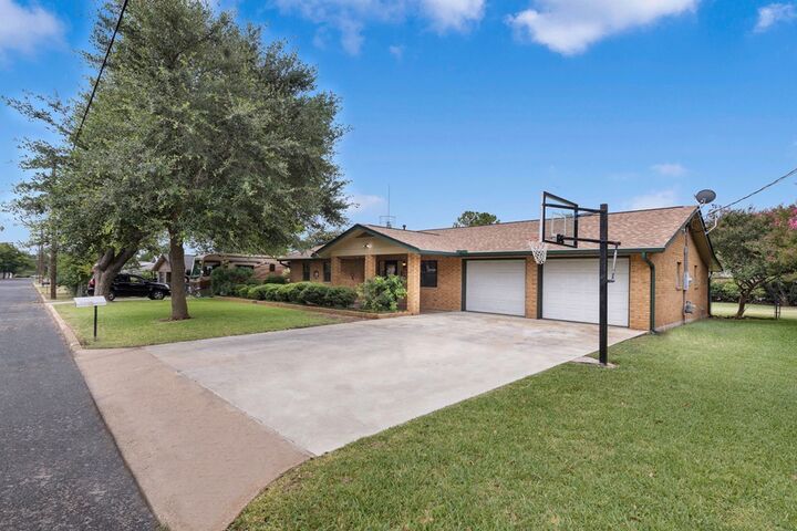 Property Photo:  101 Grothe St  TX 78624 