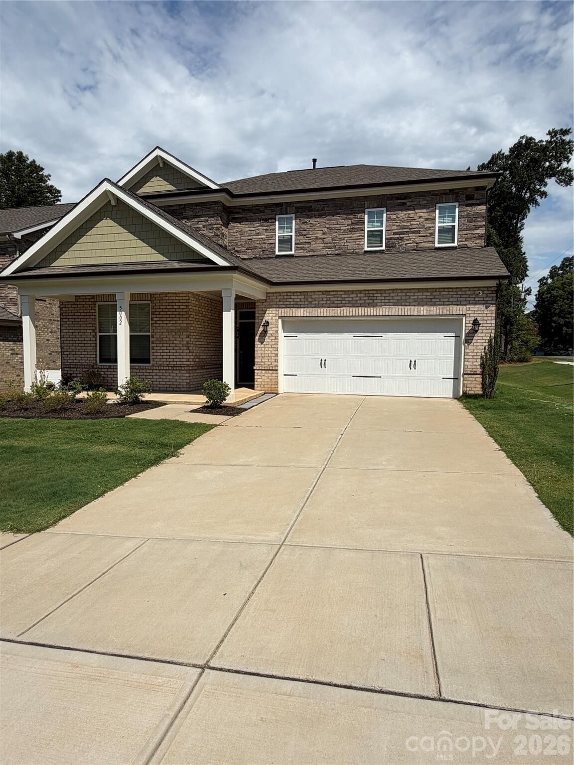 Property Photo: 5002 Kinsbridge Drive NC 28227