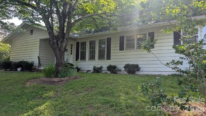 Property Photo: 616 Pineview Lakes Road SC 29706