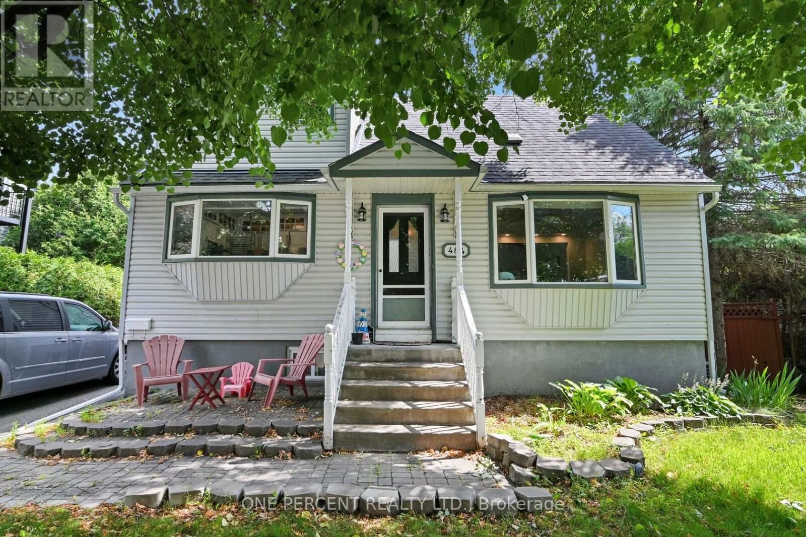 Property Photo: 484 Mutual Street ON K1K 1C8