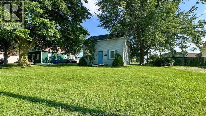Property Photo:  7 Centre Street West  ON N0P 2L0 
