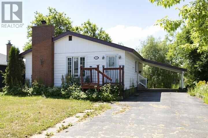 Property Photo:  527 Placid Ave  ON P6B 3M4 