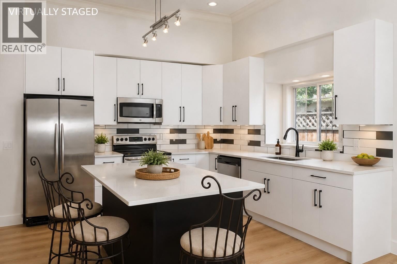 Property Photo: 2929 Richter Street BC V1Y 2R8