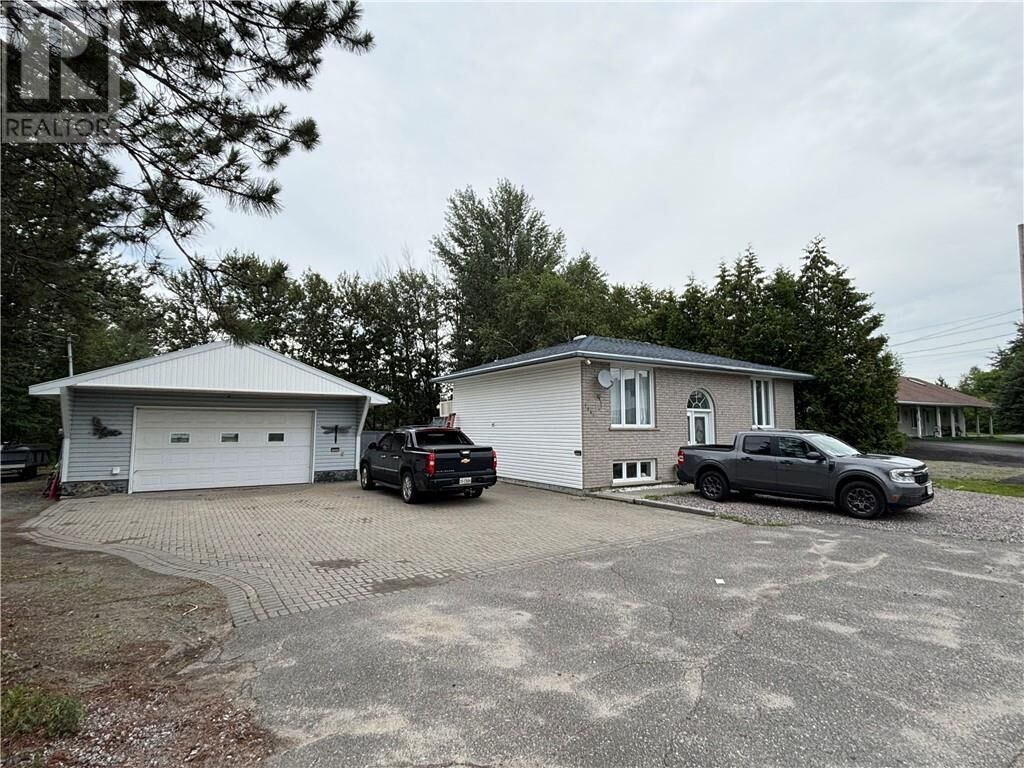 Property Photo:  1646 Wendy Street  ON P3N 1L9 