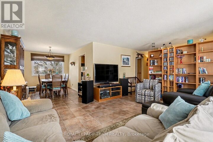Property Photo: 30 Juniper Court ON K2E 5M6