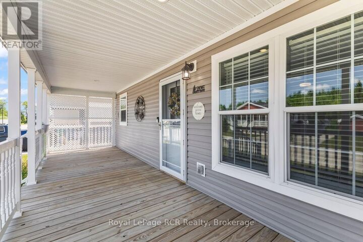 Property Photo:  206 Spruce Drive  ON N4N 3B8 