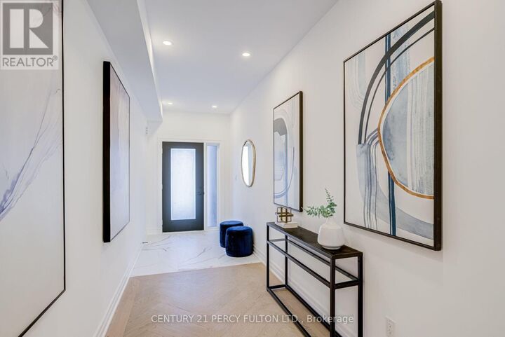 Property Photo: 6636 Clock Court 9 ON L5W 1N2