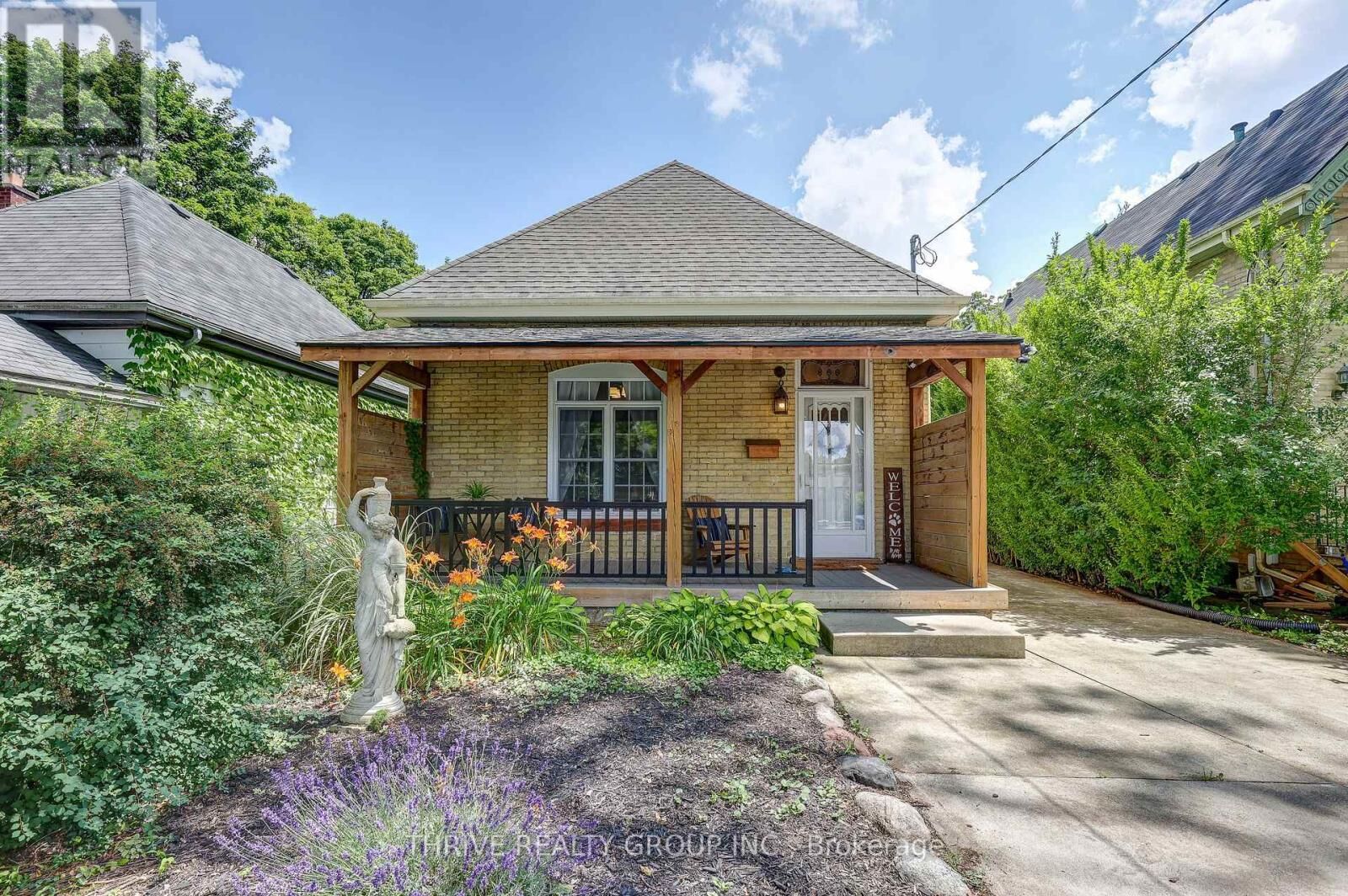 Property Photo:  866 William Street  ON N5Y 2S3 