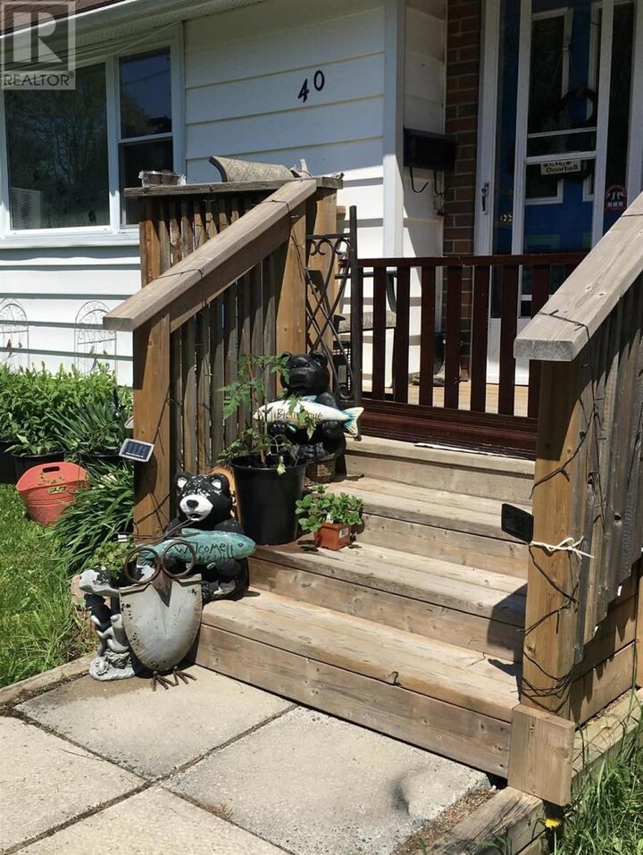 Property Photo: 40 Robertson Rd ON P5A 1C7