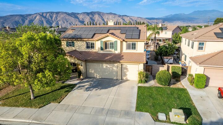 Property Photo: 589 Foxglen Drive CA 92582