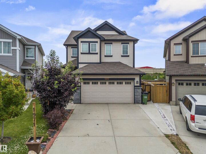 1971 51 Street SW — photo 1