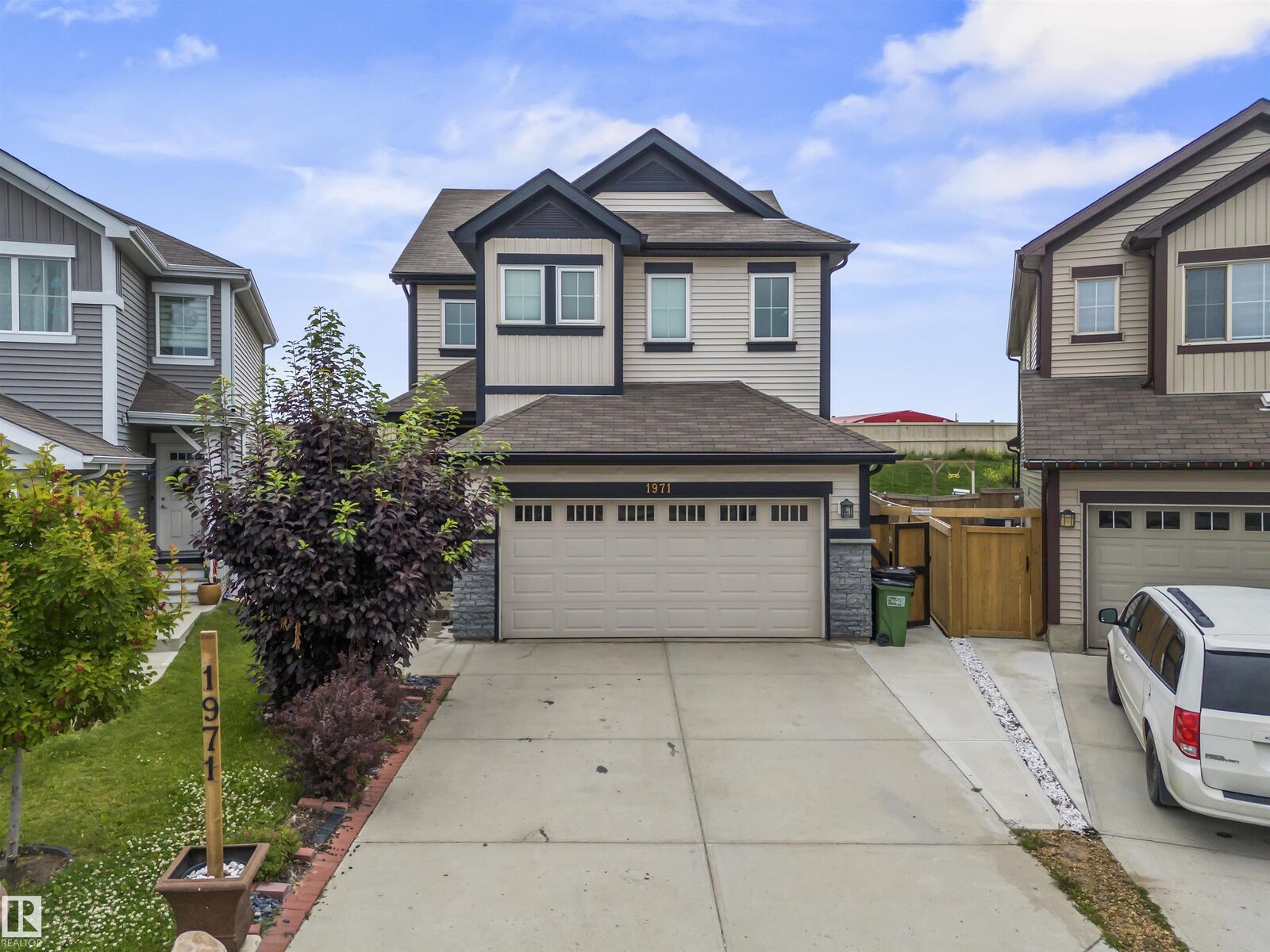 Property Photo:  1971 51 Street SW  AB T6X 1Y4 