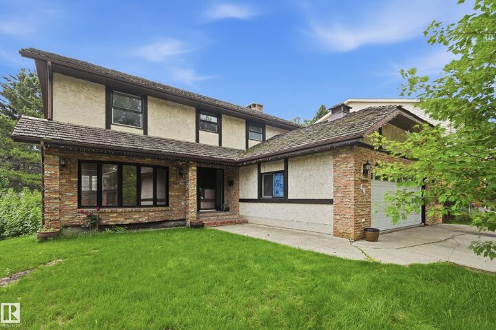 Property Photo:  49 Pineridge Crescent  AB T8N 4P6 
