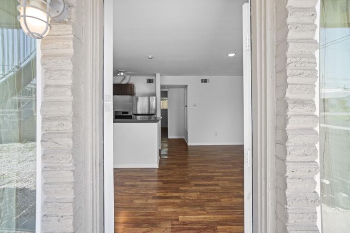Property Photo: 1408 Hughes Street 12 TX 77023