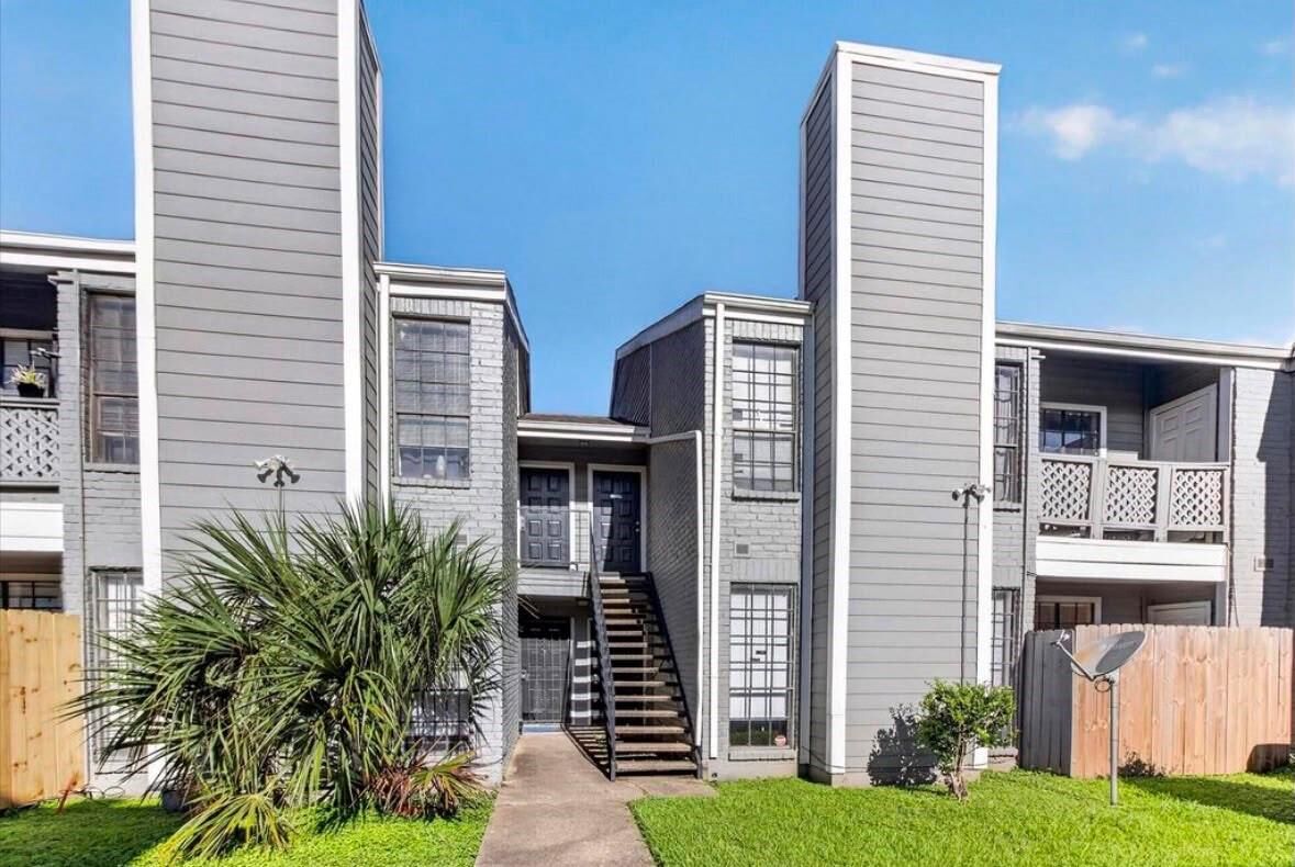 Property Photo: 12500 Sandpiper Drive 193 TX 77035