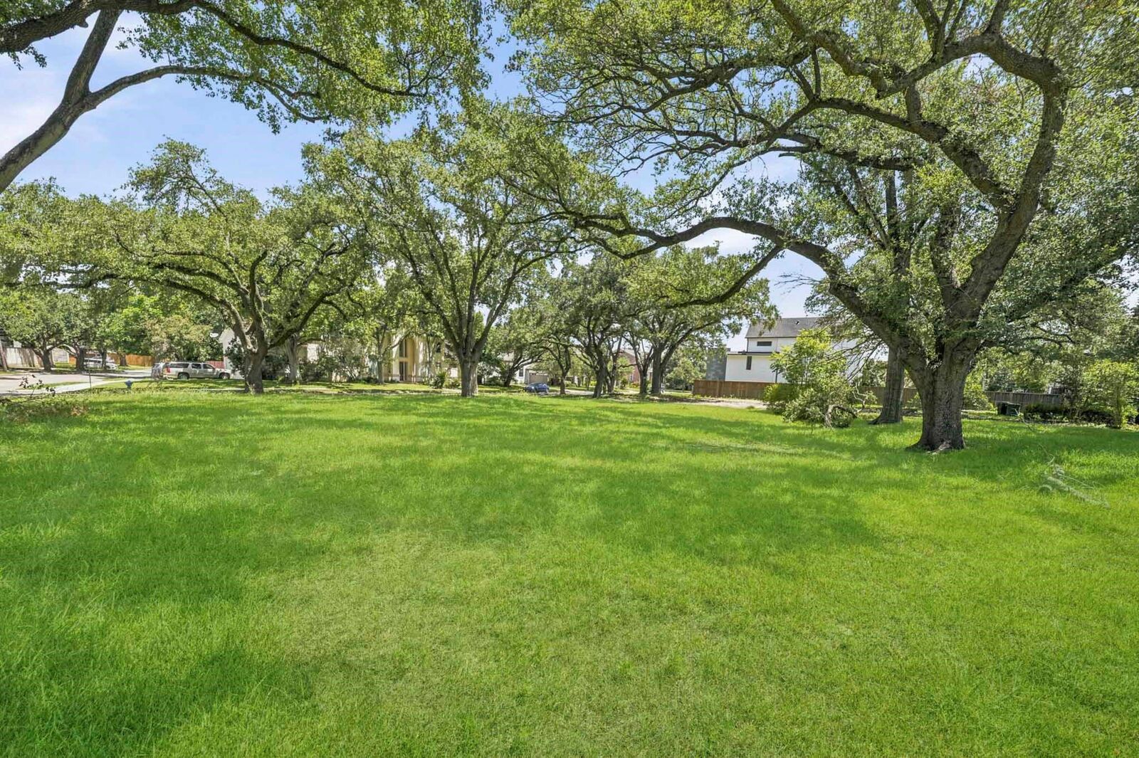 Property Photo: 4827 Braesvalley Drive TX 77096