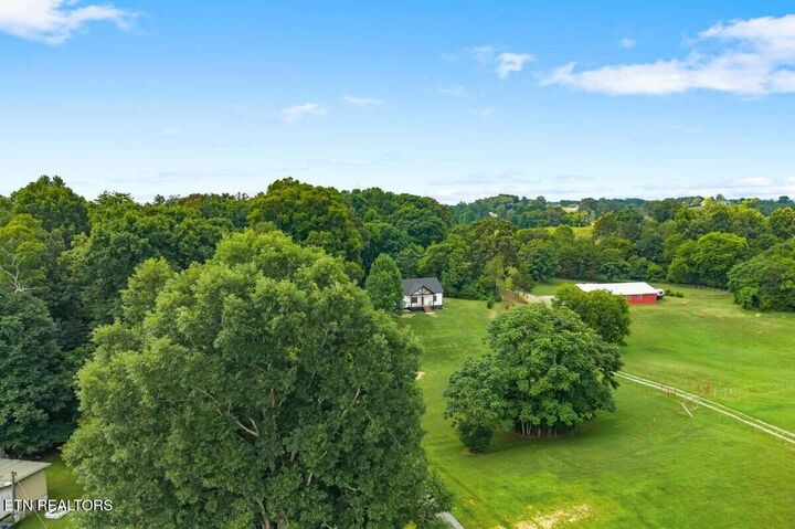 Property Photo: 222/225 Summit Rd TN 37354