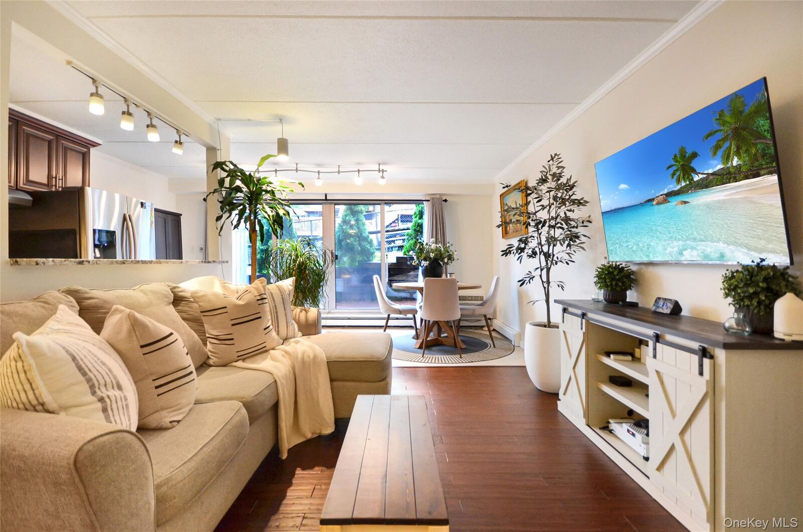 Property Photo:  397 N Broadway 1F  NY 10701 