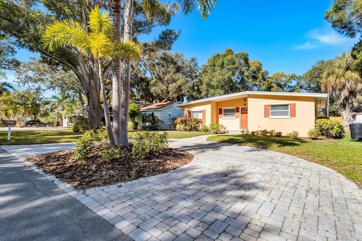 Property Photo: 5813 27th Avenue S FL 33707