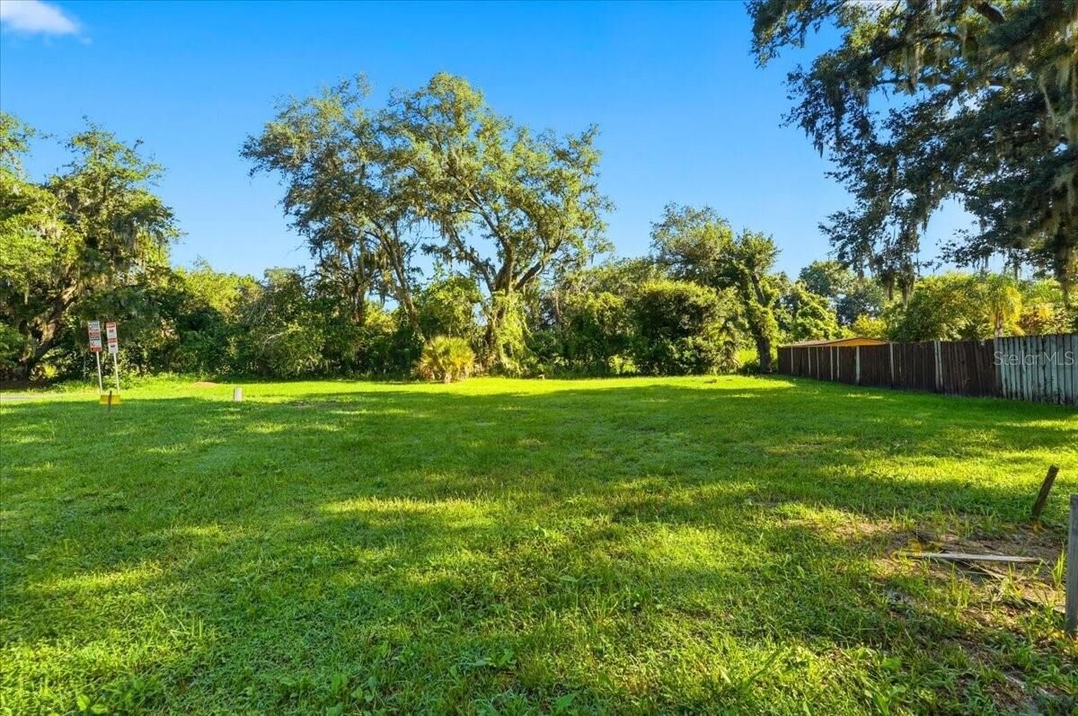 Property Photo:  10 S Forest Street  FL 33563 