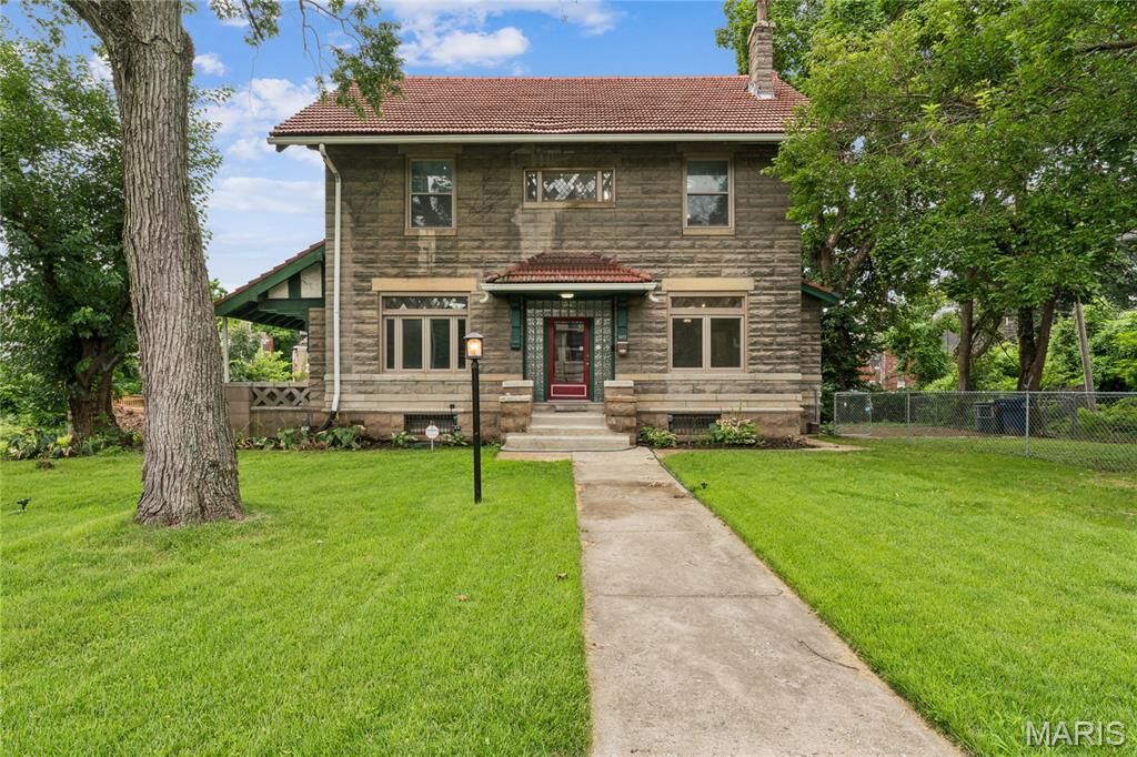 Property Photo: 5922 Oakherst Place MO 63112