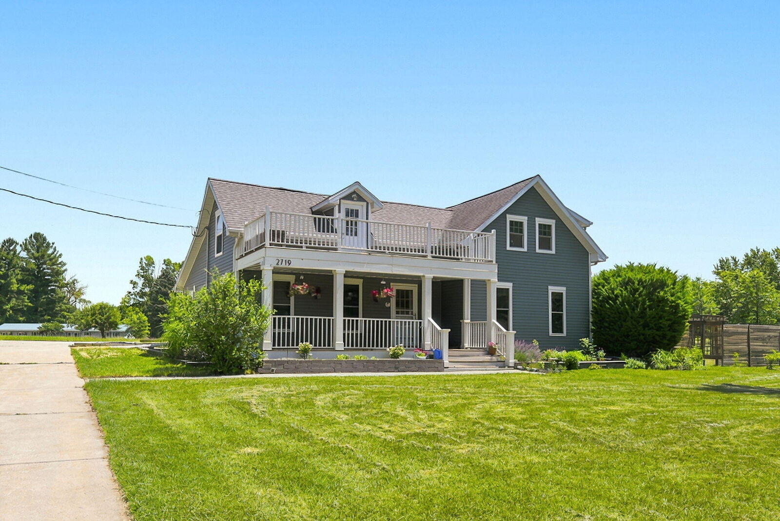 Property Photo:  2719 S Cleveland Avenue  MI 49085 
