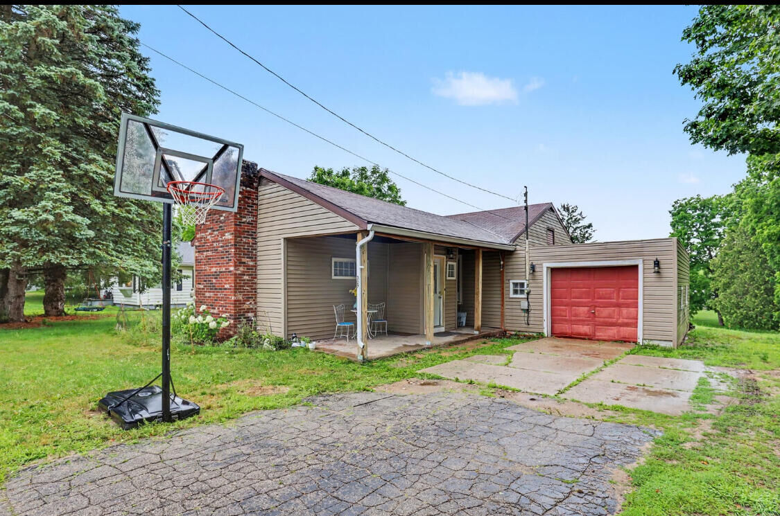 Property Photo: 307 N Court Street MI 48888