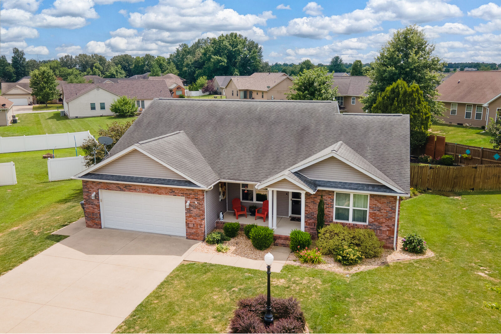 Property Photo: 1305 Hillside Court IL 62918