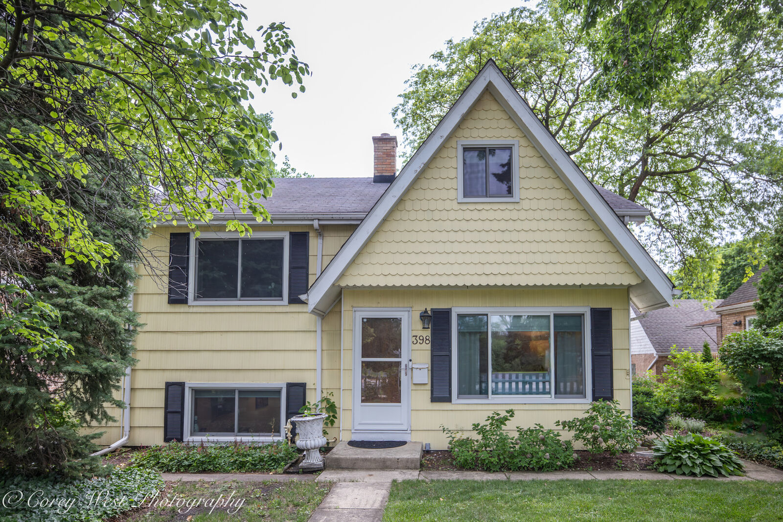 Property Photo: 398 W Saint Charles Road IL 60126
