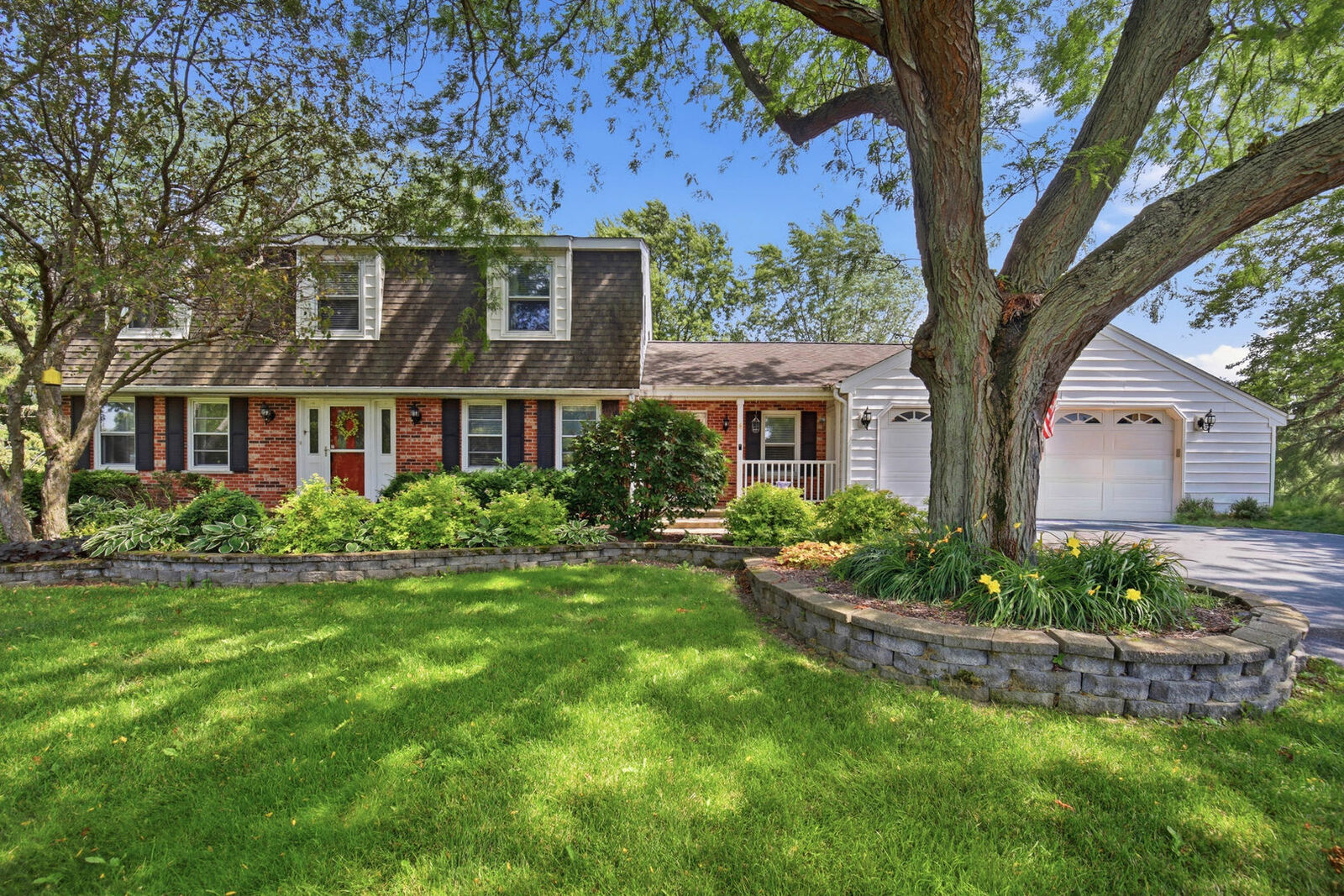 Property Photo:  623 Pauline Court  IL 60136 